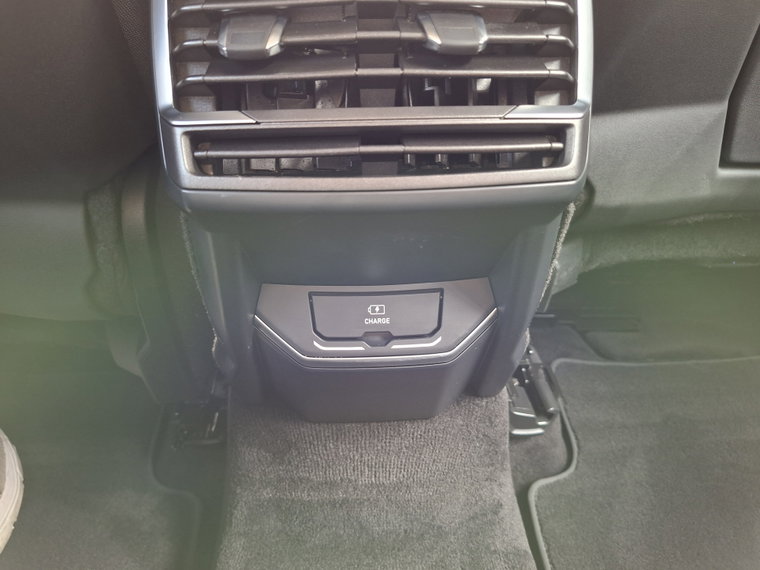 Vehicle Image 29
