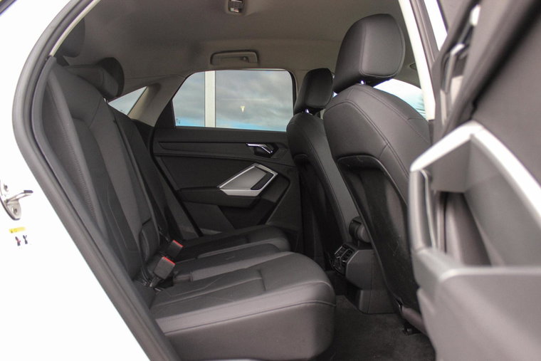 Vehicle Image 19