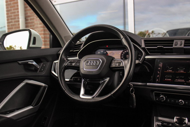 Vehicle Image 21