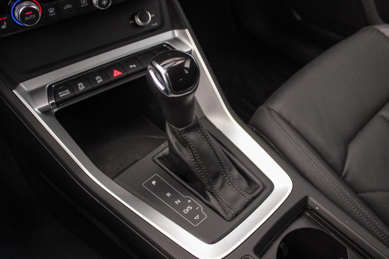 Vehicle Image 32
