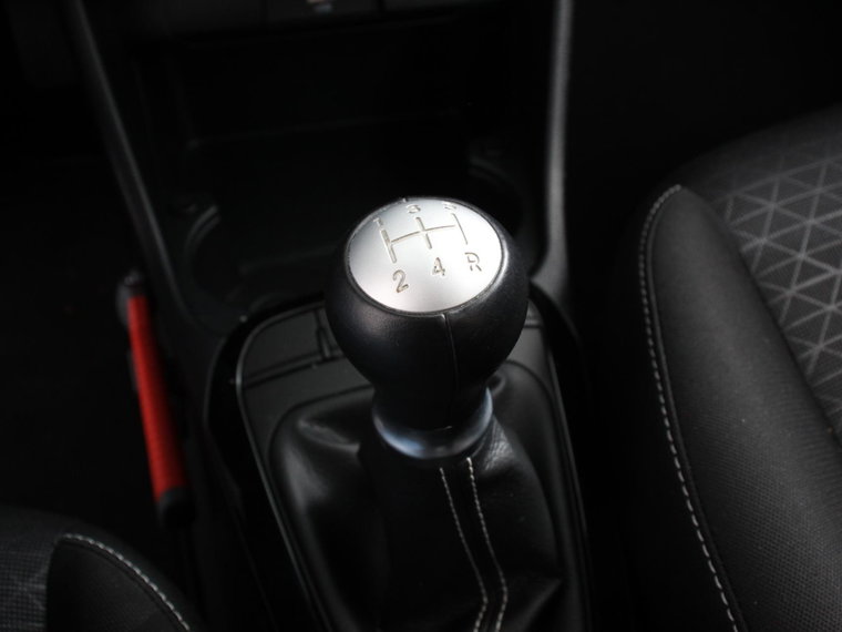 Vehicle Image 26