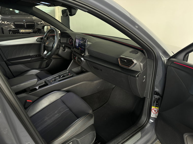 Vehicle Image 32