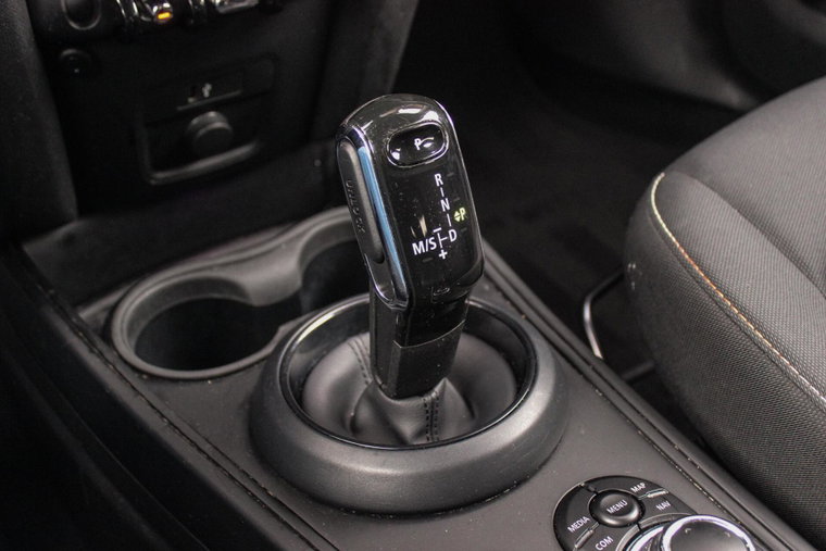 Vehicle Image 32