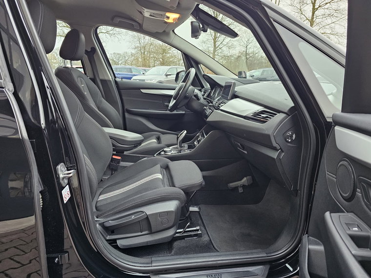 Vehicle Image 32