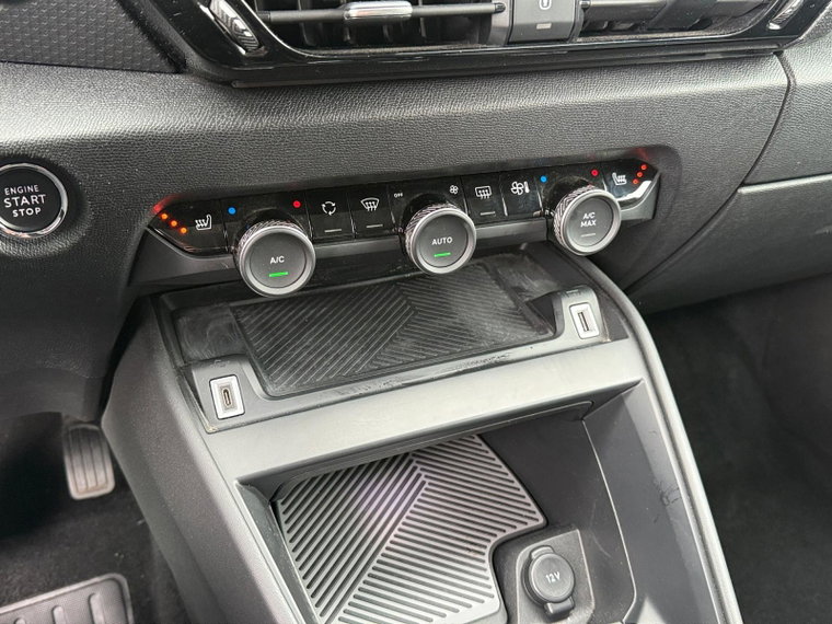 Vehicle Image 29