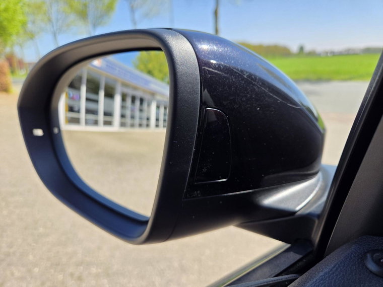 Vehicle Image 33
