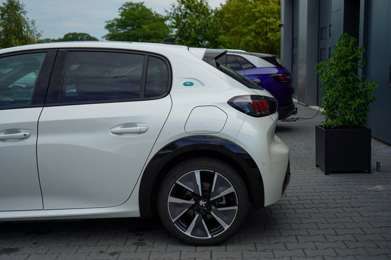 Vehicle Image 18