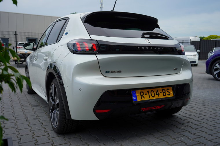 Vehicle Image 24
