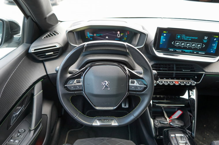Vehicle Image 25