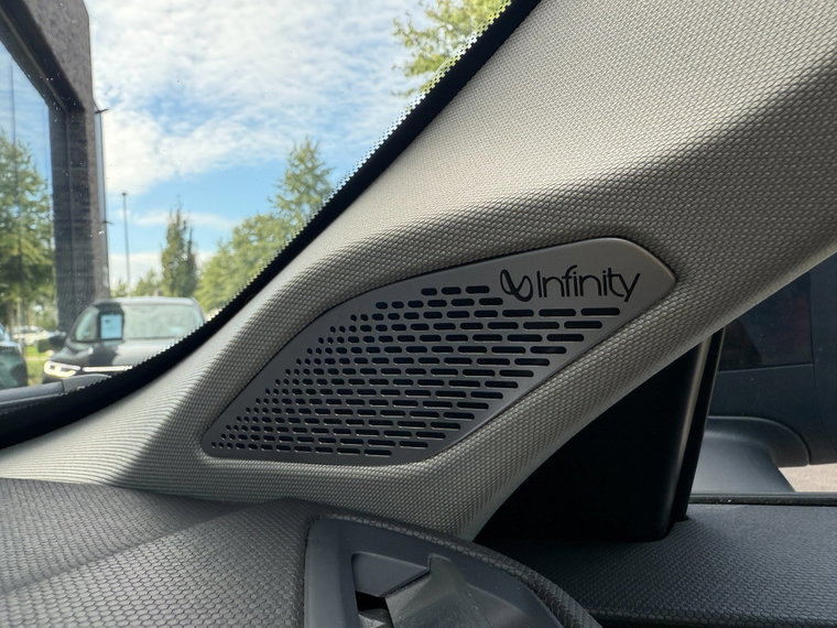 Vehicle Image 24
