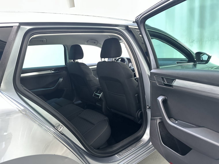 Vehicle Image 17