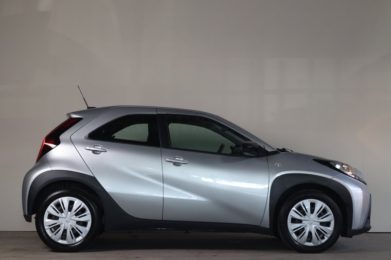 Vehicle Image 9