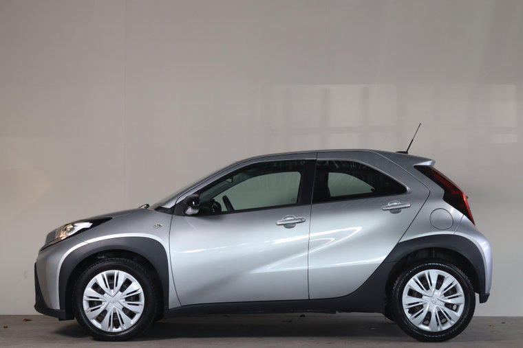 Vehicle Image 10