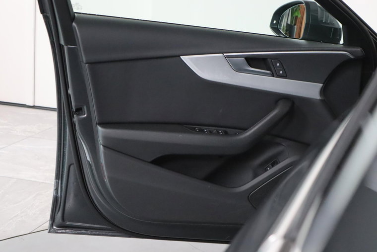 Vehicle Image 23
