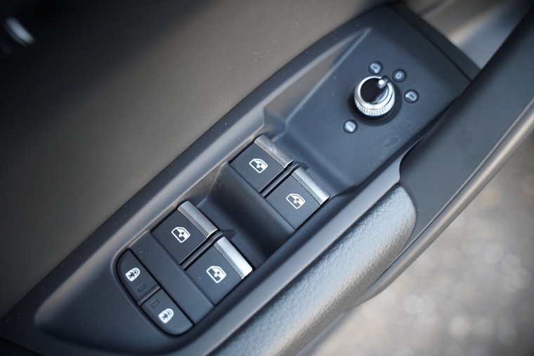 Vehicle Image 32