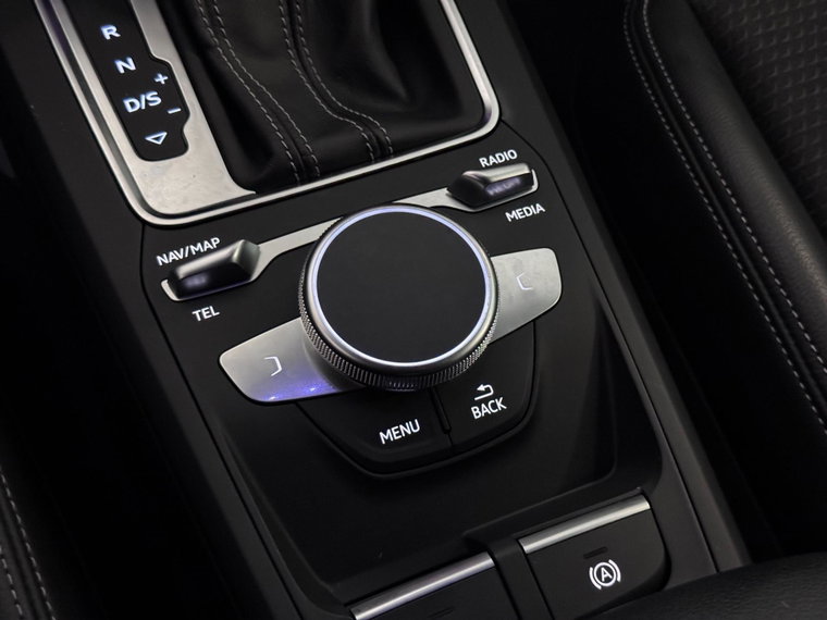 Vehicle Image 25