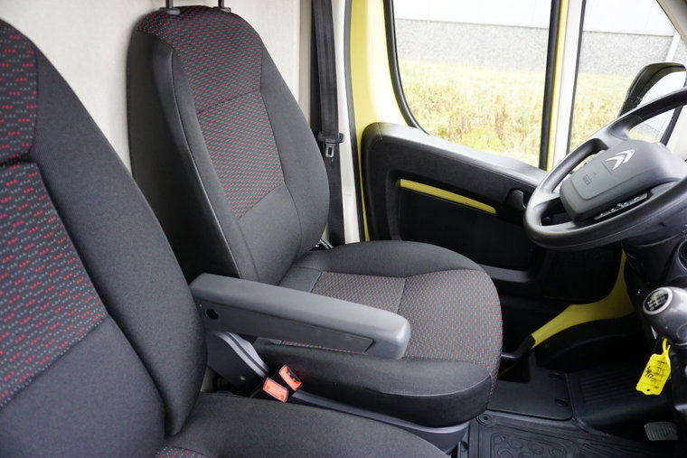 Vehicle Image 32