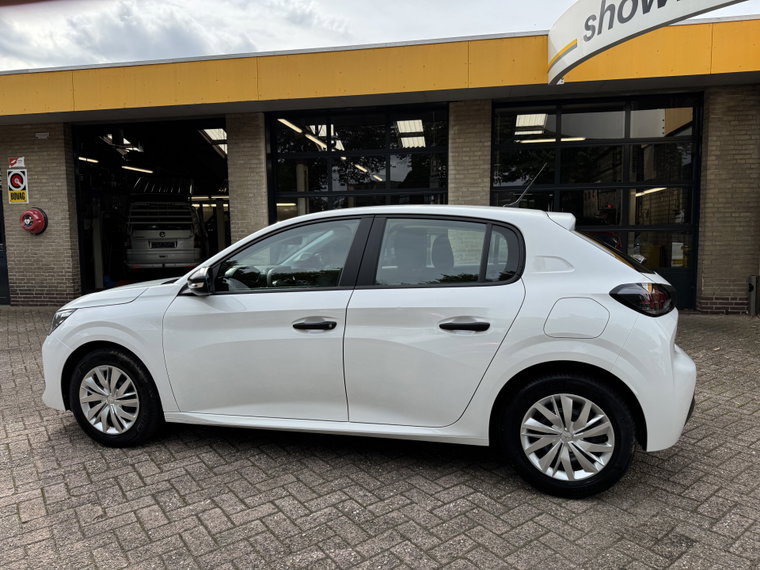 Vehicle Image 16