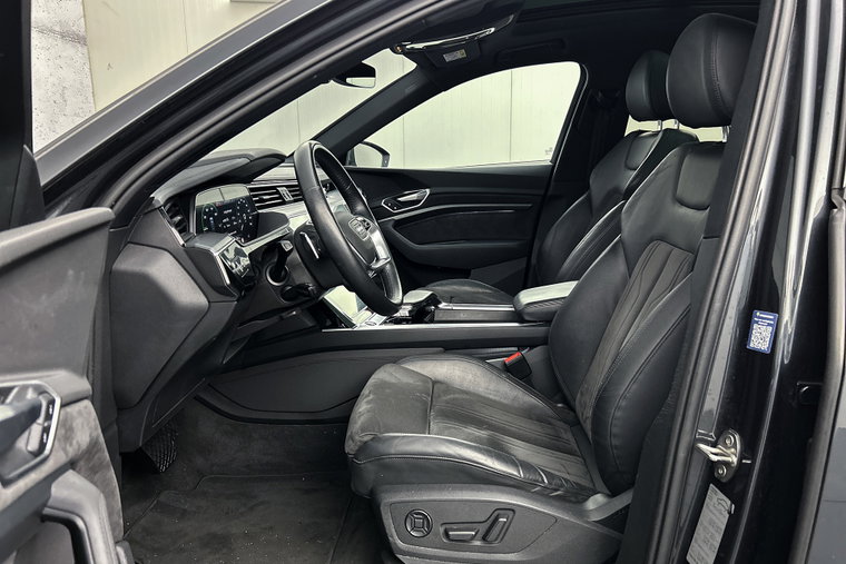 Vehicle Image 32