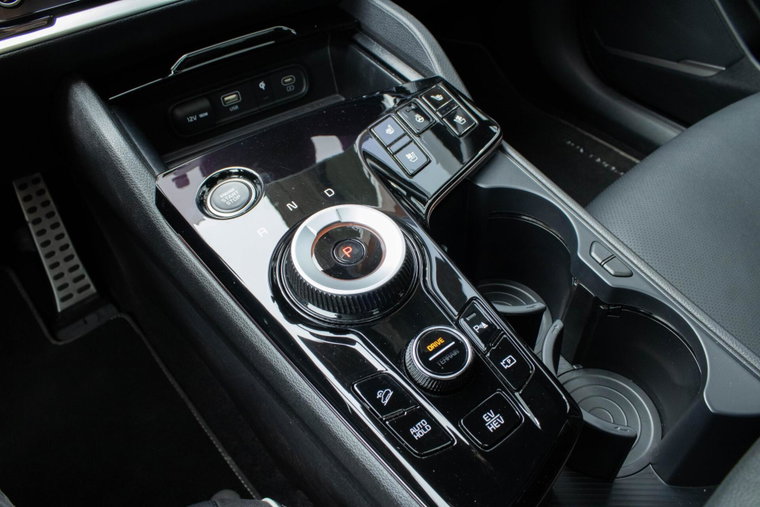 Vehicle Image 25