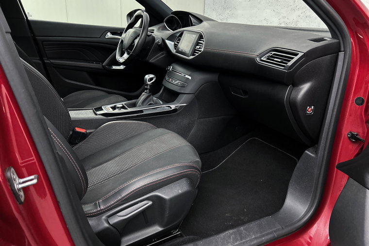 Vehicle Image 32