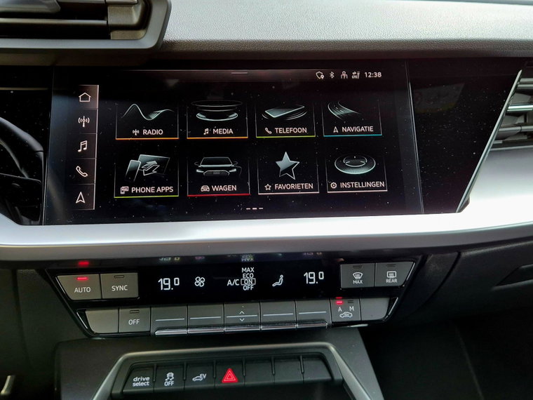 Vehicle Image 33