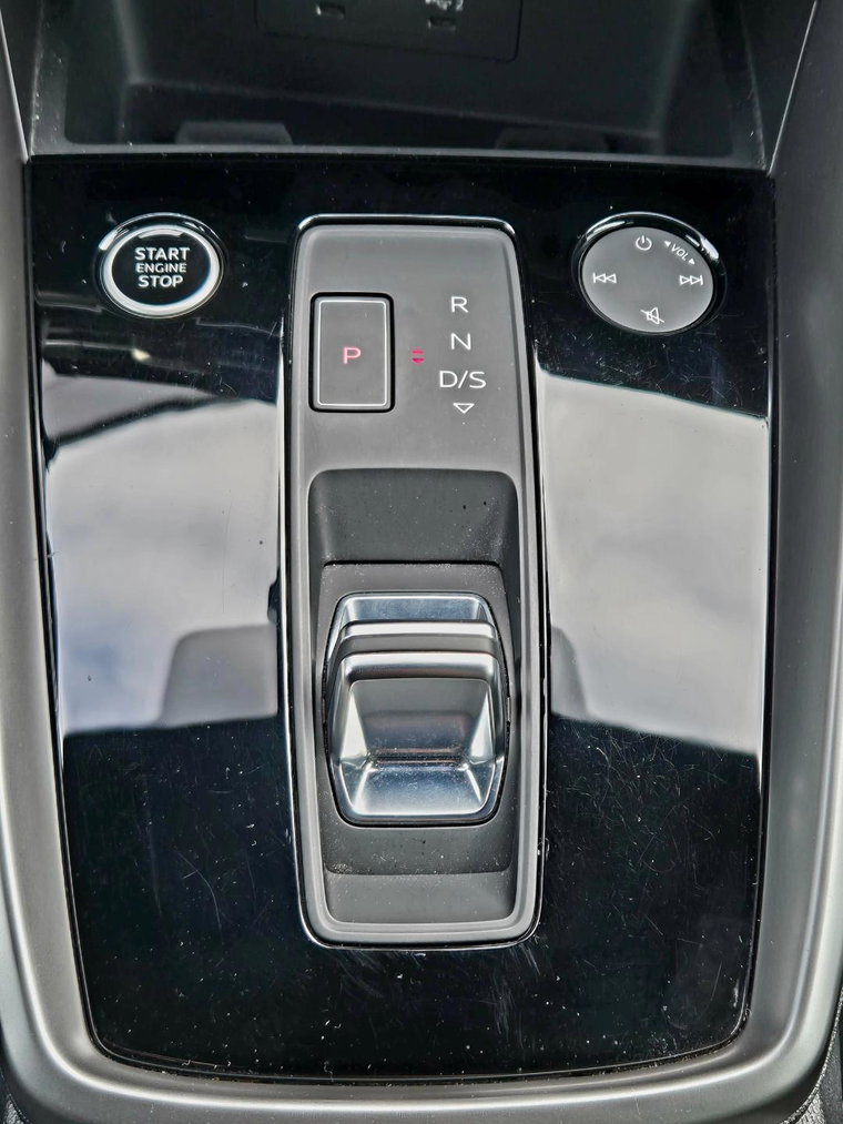 Vehicle Image 38