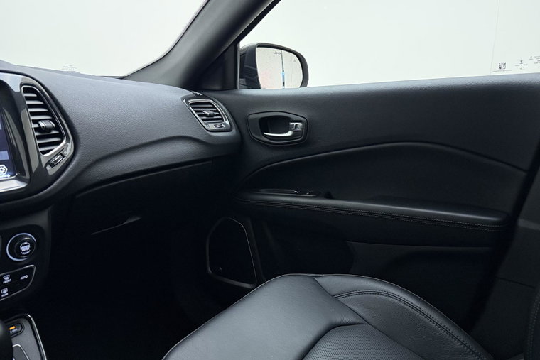 Vehicle Image 32