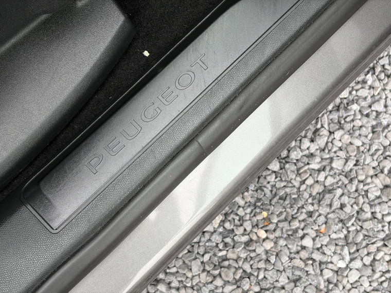 Vehicle Image 52