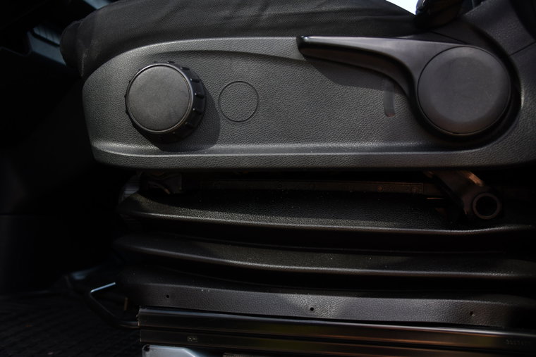 Vehicle Image 25