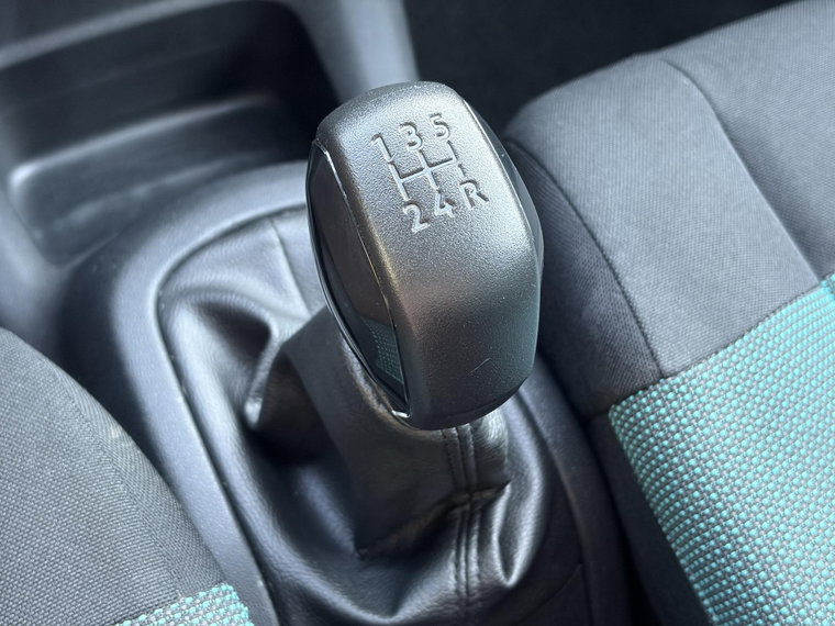 Vehicle Image 25