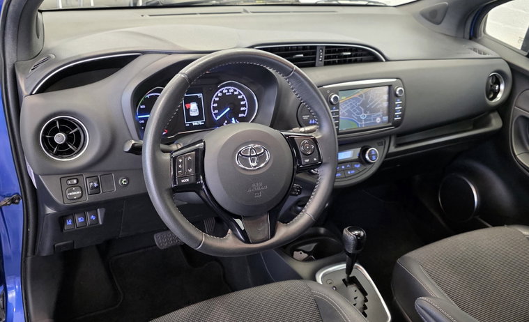 Vehicle Image 10