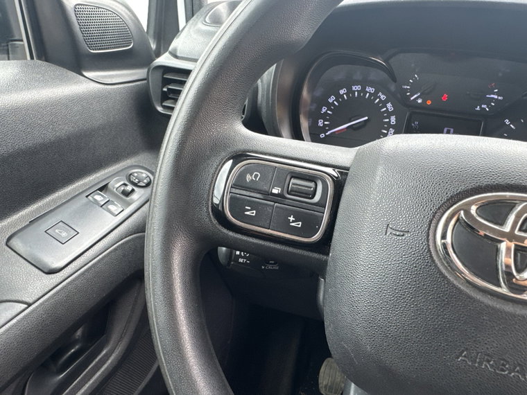 Vehicle Image 25