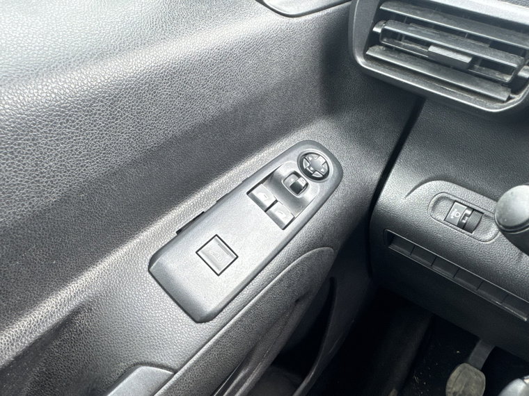 Vehicle Image 28
