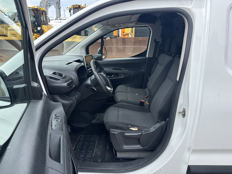 Vehicle Image 10