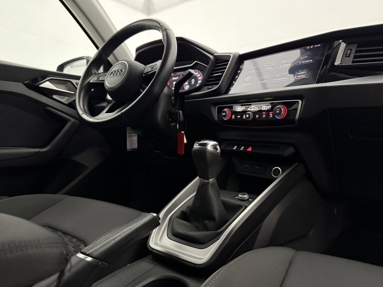 Vehicle Image 25
