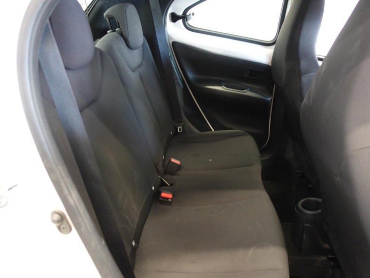 Vehicle Image 35