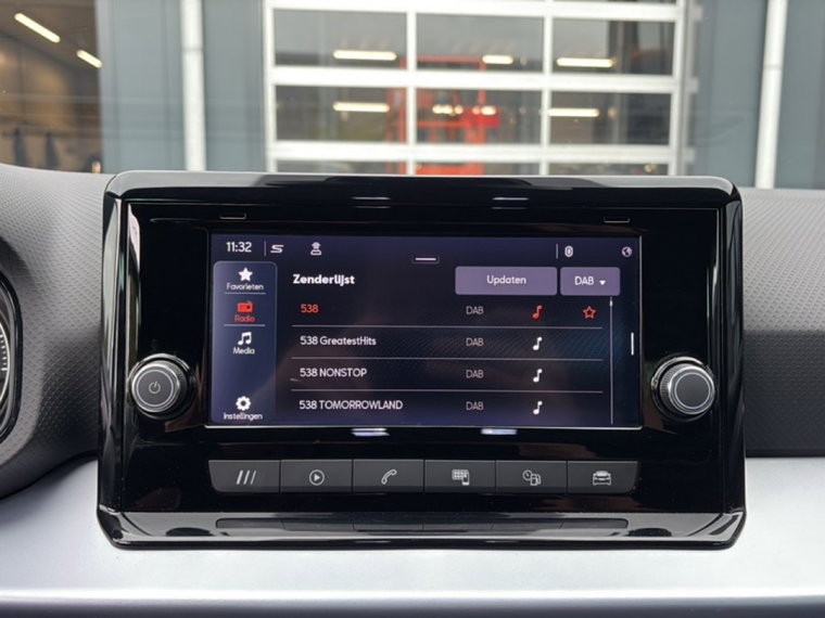 Vehicle Image 21
