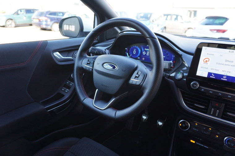 Vehicle Image 21