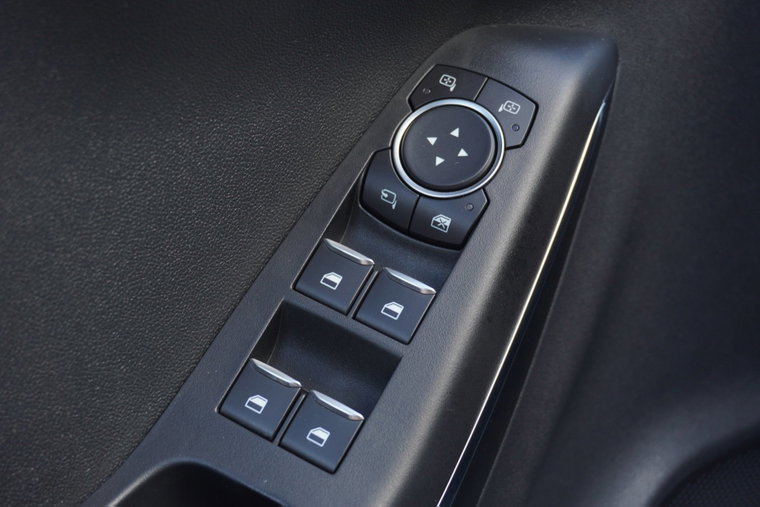 Vehicle Image 25