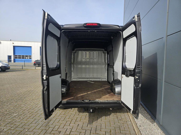 Vehicle Image 26