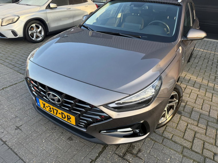 Vehicle Image 16