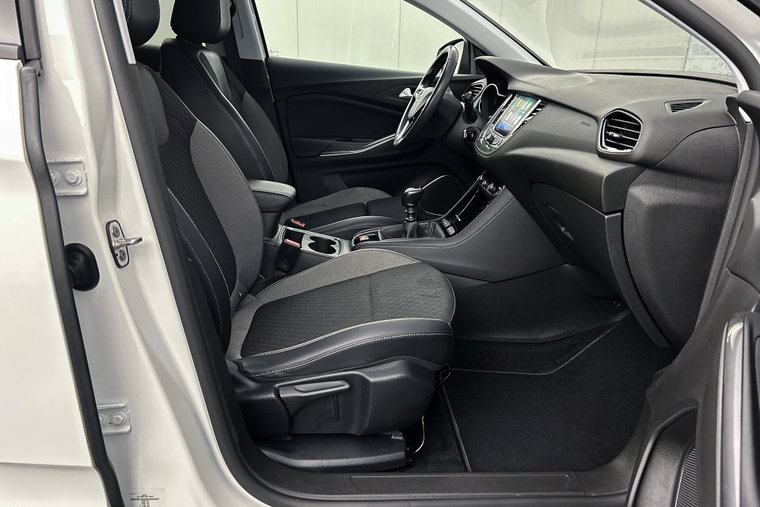 Vehicle Image 32