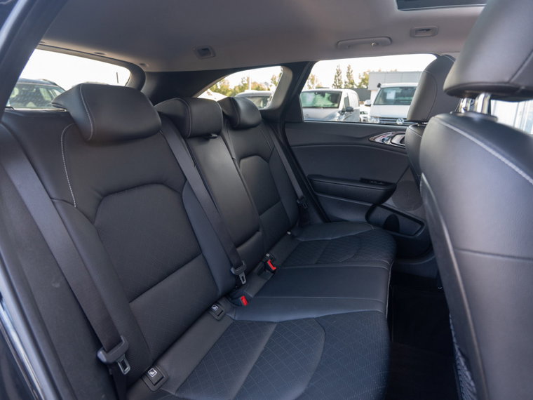 Vehicle Image 38