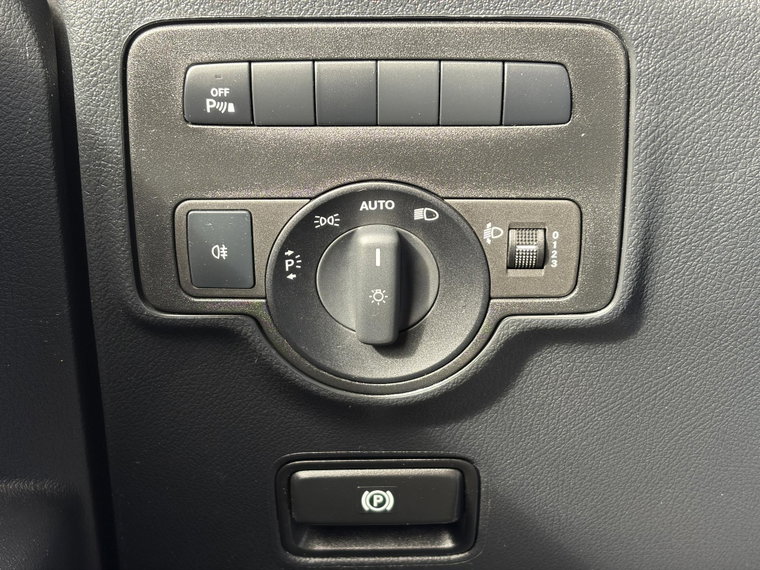 Vehicle Image 28