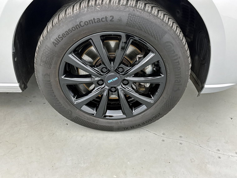 Vehicle Image 23