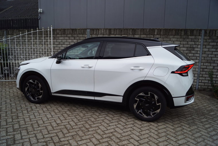 Vehicle Image 25