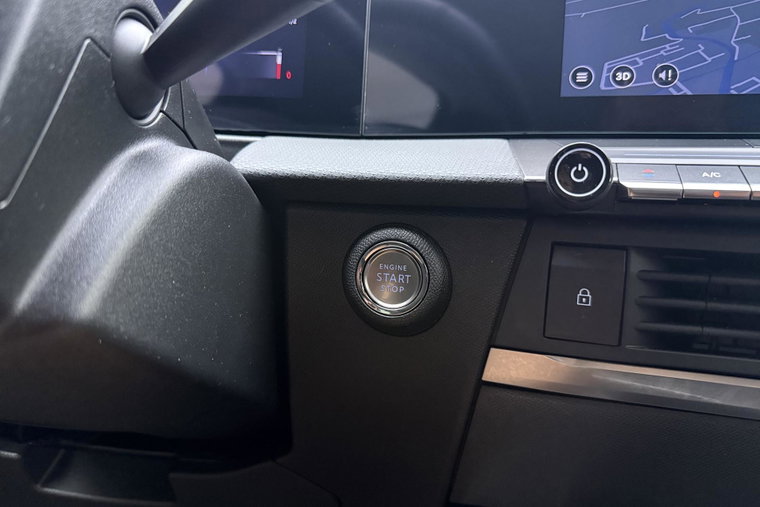 Vehicle Image 32