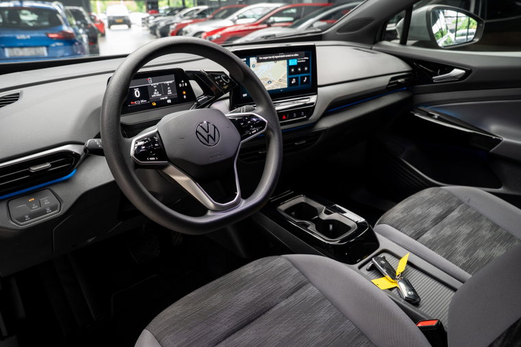 Vehicle Image 12