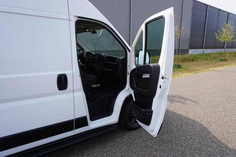 Vehicle Image 28